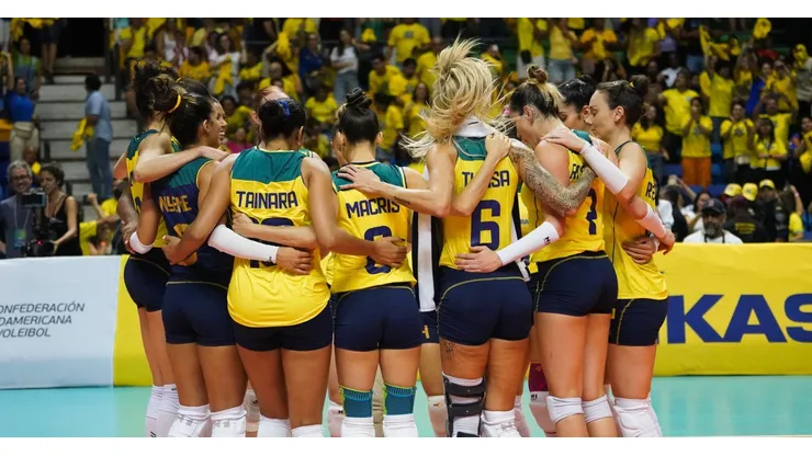 Brasil comemorou o título diante das peruanas. Foto: CBV