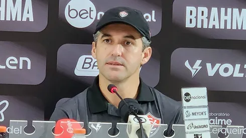 BA - SALVADOR - 18/08/2023 - BRASILEIRO B 2023, VITORIA X BOTAFOGO-SP - Leo Conde, tecnico do Vitoria durante partida contra o Botafogo-SP no estadio Barradao pelo campeonato Brasileiro B 2023. Foto: Walmir Cirne/AGIF
