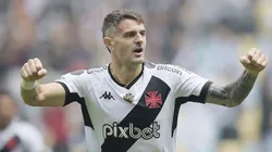 Foto: Alexandre Loureiro/AGIF - Vegetti jogador do Vasco comemora gol marcado por Serginho durante partida contra o Atletico-MG no estadio Maracana pelo campeonato Brasileiro A 2023.