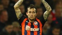 ROTTERDAM, NETHERLANDS - OCTOBER 17: Bernard of Shakhtar Donetsk celebrates scoring his sides first goal during the UEFA Champions League group F match between Feyenoord and Shakhtar Donetsk at Feijenoord Stadion on October 17, 2017 in Rotterdam, Netherlands. (Photo by Dean Mouhtaropoulos/Getty Images)