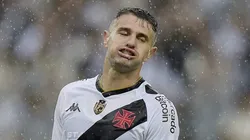 Foto: Alexandre Loureiro/AGIF - Vegetti jogador do Vasco durante partida contra o Atletico-MG no estadio Maracana pelo campeonato Brasileiro A 2023.