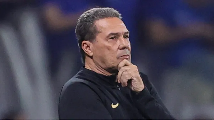 MG - BELO HORIZONTE - 19/08/2023 - BRASILEIRO A 2023, CRUZEIRO X CORINTHIANS - Vanderlei Luxemburgo tecnico do Corinthians durante partida contra o Cruzeiro no estadio Mineirao pelo campeonato Brasileiro A 2023. Foto: Gilson Lobo/AGIF