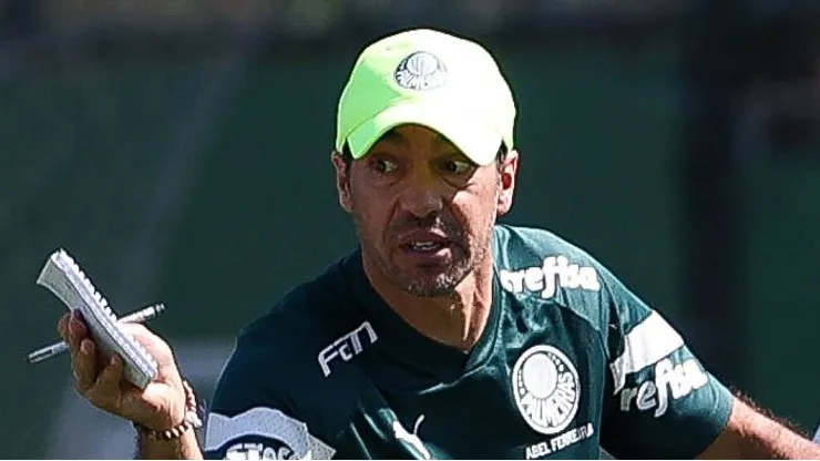 Abel dá o sinal verde e Palmeiras ENCAMINHA SAÍDA de defensor para Europa