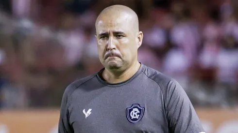 Foto: Rafael Vieira/AGIF - Ricardo Catala tecnico do Remo durante partida contra o Nautico no estadio Aflitos pelo campeonato Brasileiro C 2023.