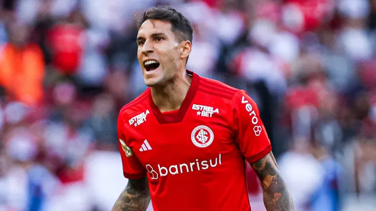 Hugo Mallo em ação pelo Internacional. Foto: Maxi Franzoi/AGIF - Hugo Mallo,