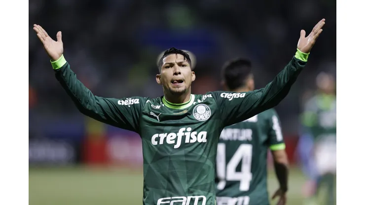Valor da multa de Rony é aviso do Palmeiras para árabes - Foto: Alexandre Schneider/Getty Images)