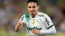 MT - CUIABA - 19/08/2023 - BRASILEIRO A 2023, CUIABA X PALMEIRAS - Raphael Veiga jogador do Palmeiras comemora seu gol durante partida contra o Cuiaba no estadio Arena Pantanal pelo campeonato Brasileiro A 2023. Foto: Gil Gomes/AGIF