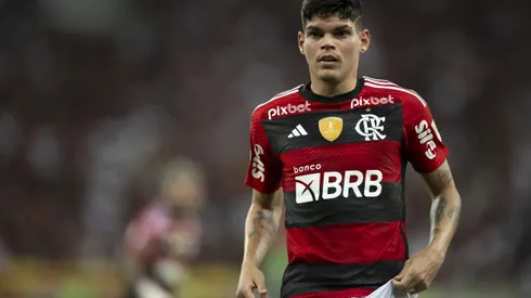 Jorge Rodrigues/AGIF. Jorge Sampaoli explica motivo para perda de espaço de Ayrton Lucas na lateral do Flamengo