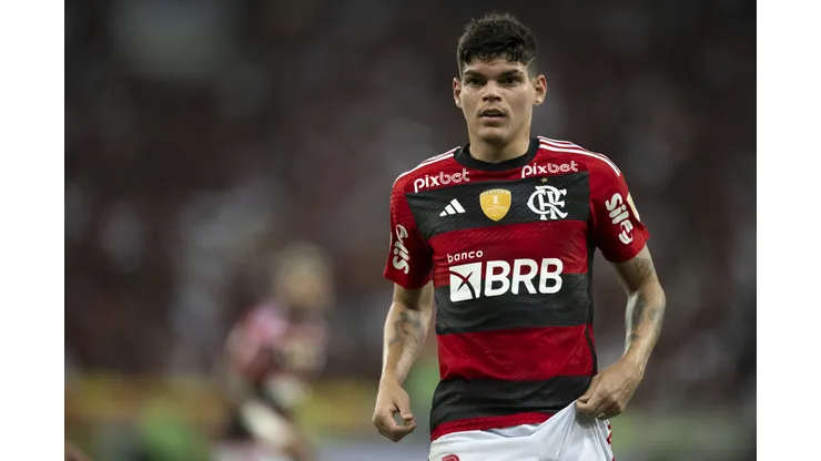 Jorge Rodrigues/AGIF. Jorge Sampaoli explica motivo para perda de espaço de Ayrton Lucas na lateral do Flamengo