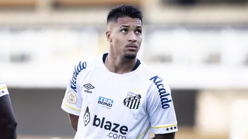 SP - SANTOS - 05/08/2023 - BRASILEIRO A 2023, SANTOS X ATHLETICO-PR - Marcos Leonardo jogador do Santos durante partida contra o Athletico-PR no estadio Vila Belmiro pelo campeonato Brasileiro A 2023. Foto: Abner Dourado/AGIF