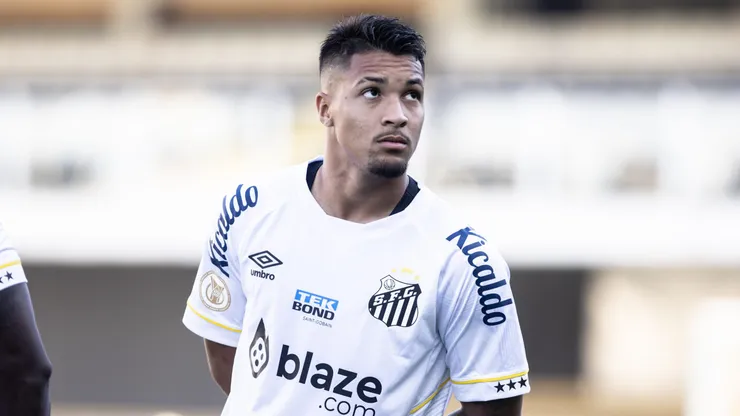 SP - SANTOS - 05/08/2023 - BRASILEIRO A 2023, SANTOS X ATHLETICO-PR - Marcos Leonardo jogador do Santos durante partida contra o Athletico-PR no estadio Vila Belmiro pelo campeonato Brasileiro A 2023. Foto: Abner Dourado/AGIF