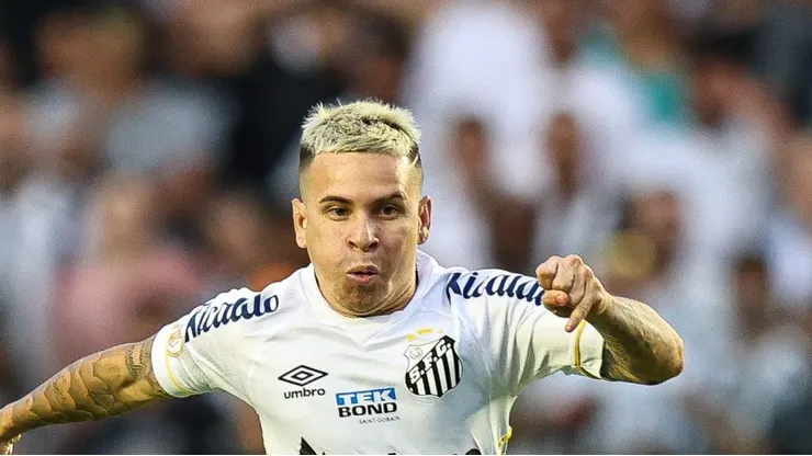 SP - SANTOS - 20/08/2023 - BRASILEIRO A 2023, SANTOS X GREMIO - Soteldo jogador do Santos durante lance do gol de Marcos Leonardo em partida contra o Gremio no estadio Vila Belmiro pelo campeonato Brasileiro A 2023. Foto: Fernanda Luz/AGIF
