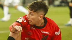 Arriagada permaneceu em Curitiba e está fora contra o Goiás