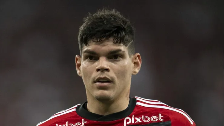 RJ - RIO DE JANEIRO - 03/08/2023 - LIBERTADORES 2023, FLAMENGO X OLIMPIA - Ayrton Lucas jogador do Flamengo durante partida contra o Olimpia no estadio Maracana pelo campeonato Libertadores 2023. Foto: Jorge Rodrigues/AGIF