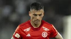 RJ - RIO DE JANEIRO - 12/08/2023 - BRASILEIRO A 2023, BOTAFOGO X INTERNACIONAL - Aranguiz jogador do Internacional durante partida contra o Botafogo no estadio Engenhao pelo campeonato Brasileiro A 2023. Foto: Jorge Rodrigues/AGIF