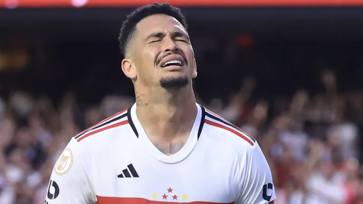 SP - SAO PAULO - 19/08/2023 - BRASILEIRO A 2023, SAO PAULO X BOTAFOGO - Luciano jogador do Sao Paulo lamenta chance perdida durante partida contra o Botafogo no estadio Morumbi pelo campeonato Brasileiro A 2023. Foto: Marcello Zambrana/AGIF