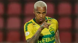 MG - SETE LAGOAS - 22/05/2023 - BRASILEIRO A 2023, CRUZEIRO X CUIABA - Deyverson jogador do Cuiaba comemora seu gol durante partida contra o Cruzeiro no estadio Arena do Jacare pelo campeonato BRASILEIRO A 2023. Foto: Gilson Junio/AGIF