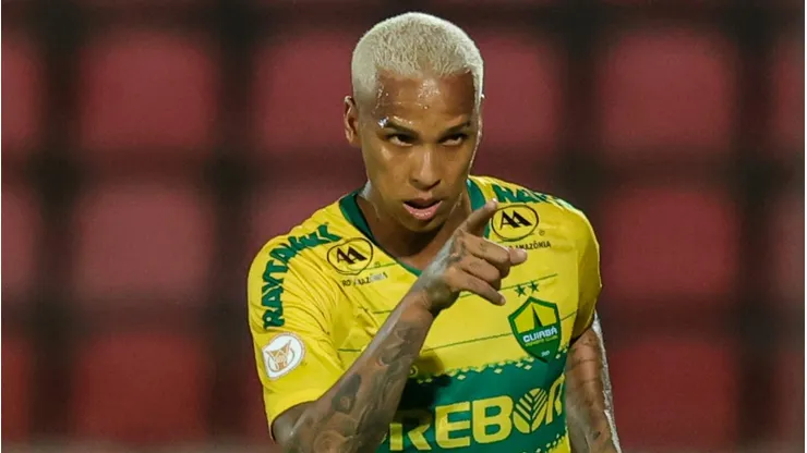 MG - SETE LAGOAS - 22/05/2023 - BRASILEIRO A 2023, CRUZEIRO X CUIABA - Deyverson jogador do Cuiaba comemora seu gol durante partida contra o Cruzeiro no estadio Arena do Jacare pelo campeonato BRASILEIRO A 2023. Foto: Gilson Junio/AGIF
