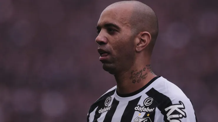SP - Sao Paulo - 21/11/2021 - BRASILEIRO A 2021, CORINTHIANS X SANTOS - Diego Tardelli jogador do Santos durante partida contra o Corinthians no estadio Arena Corinthians pelo campeonato Brasileiro A 2021. Foto: Ettore Chiereguini/AGIF