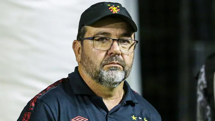 PE - RECIFE - 05/08/2023 - BRASILEIRO B 2023, SPORT X NOVORIZONTINO - Enderson Moreira tecnico do Sport durante partida contra o Novorizontino no estadio Ilha do Retiro pelo campeonato Brasileiro B 2023. Foto: Rafael Vieira/AGIF