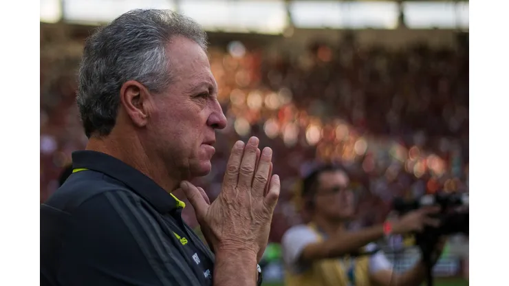 RIO DE JANEIRO, BRAZIL - MAY 26: Head coach Abel Braga of Flamengo gestures during a match between Flamengo and Athletico PR as part of Brasileirao Series A 2019 at Maracana Stadium on May 26, 2019 in Rio de Janeiro, Brazil. (Photo by Bruna Prado/Getty Images)