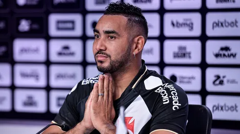 RJ - RIO DE JANEIRO - 18/08/2023 - VASCO, APRESENTACAO DIMITRI PAYET - Dimitri Payet fala aos jornalista durante sua apresentacao oficial como jogador do Vasco em coletiva de imprensa realizada no Sao Januario. Foto: Thiago Ribeiro/AGIF