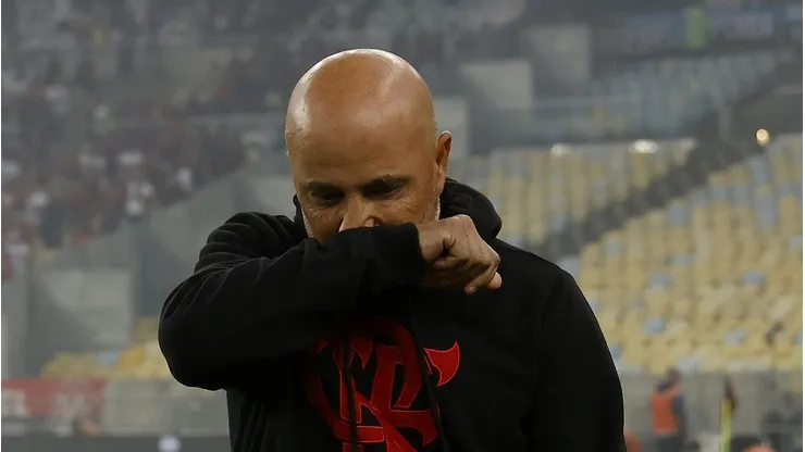 RIO DE JANEIRO, BRAZIL - AUGUST 16: Jorge Sampaoli coach of Flamengo gestures prior to a semifinal second leg match between Flamengo and Gremio as part of Copa do Brasil 2023 at Maracana Stadium on August 16, 2023 in Rio de Janeiro, Brazil. (Photo by Wagner Meier/Getty Images)