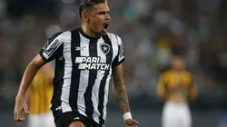 RIO DE JANEIRO, BRAZIL - AUGUST 2: Tiquinho Soares of Botafogo celebrates after scoring by penalty kick the team's second goal during the Copa CONMEBOL Sudamericana 2023 round of sixteen first leg match between Botafogo and Guaraní at Estadio Olimpico Nilton Santos on August 2, 2023 in Rio de Janeiro, Brazil. (Photo by Wagner Meier/Getty Images)