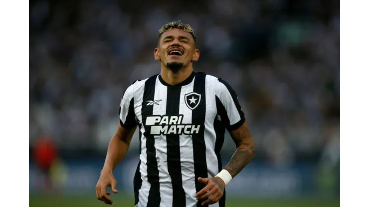 RIO DE JANEIRO, BRAZIL - JULY 30: Tiquinho Soares of Botafogo celebrates after scoring the team's fourth goal during the match between Botafogo and Coritiba as part of Brasileirao 2023 at Estadio Olimpico Nilton Santos on July 30, 2023 in Rio de Janeiro, Brazil. (Photo by Wagner Meier/Getty Images)