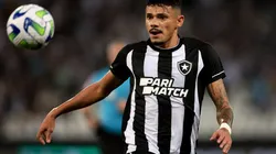 RIO DE JANEIRO, BRAZIL - MAY 11: Tiquinho Soares of Botafogo looks the ball during the match between Botafogo and Corinthians as part of Brasileirao 2023 at Estadio Olímpico Nilton Santos on May 11, 2023 in Rio de Janeiro, Brazil. (Photo by Buda Mendes/Getty Images)