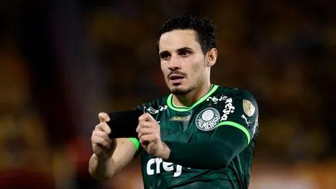 GUAYAQUIL, ECUADOR - MAY 03: Raphael Veiga of Palmeiras celebrates after scoring the team's first goal via penalty during a Copa CONMEBOL Libertadores 2023 Group C match between Barcelona SC and Palmeiras at Estadio Monumental Isidro Romero Carbo on May 03, 2023 in Guayaquil, Ecuador. (Photo by Franklin Jacome/Getty Images)