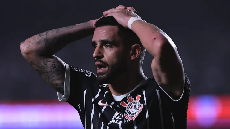 SP - SAO PAULO - 16/08/2023 - COPA DO BRASIL 2023, SAO PAULO X CORINTHIANS - Renato Augusto jogador do Corinthians lamenta chance perdida durante partida contra o Sao Paulo no estadio Morumbi pelo campeonato Copa do Brasil 2023. Foto: Ettore Chiereguini/AGIF