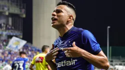 MG - BELO HORIZONTE - 06/05/2023 - BRASILEIRO A 2023, CRUZEIRO X SANTOS - Bruno Rodrigues jogador do Cruzeiro comemora a vitoria ao final da partida contra o Santos no estadio Independencia pelo campeonato BRASILEIRO A 2023. Foto: Gilson Junio/AGIF