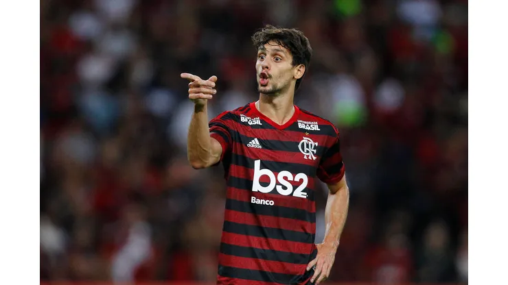 RIO DE JANEIRO, BRAZIL - JUNE 09: Rodrigo Caio of Flamengo reacts during a match between Fluminense and Flamengo as part of the Brasileirao Series A championship at Maracana Stadium on June 9, 2019 in Rio de Janeiro, Brazil. (Photo by Wagner Meier/Getty Images)