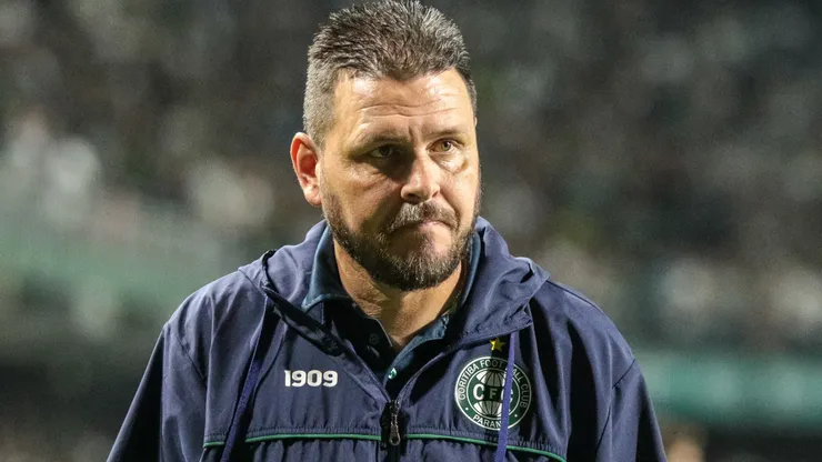 Foto: Robson Mafra/AGIF - Thiago Kosloski: técnico está perdendo jogador no Coritiba