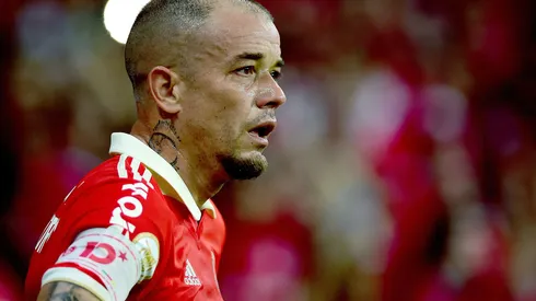 PORTO ALEGRE, BRAZIL - APRIL 17: Andrés D'Alessandro of Internacional looks on during a match between Internacional and Fortaleza as part of Brasileirao 2022 on April 17, 2022 in Porto Alegre, Brazil. (Photo by Ricardo Rimoli/Getty Images)
