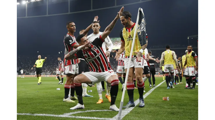 PROVOCOU MESMO! Luciano enlouquece torcida tricolor com provocação para o rival - Foto: Miguel Schincariol/Getty Images