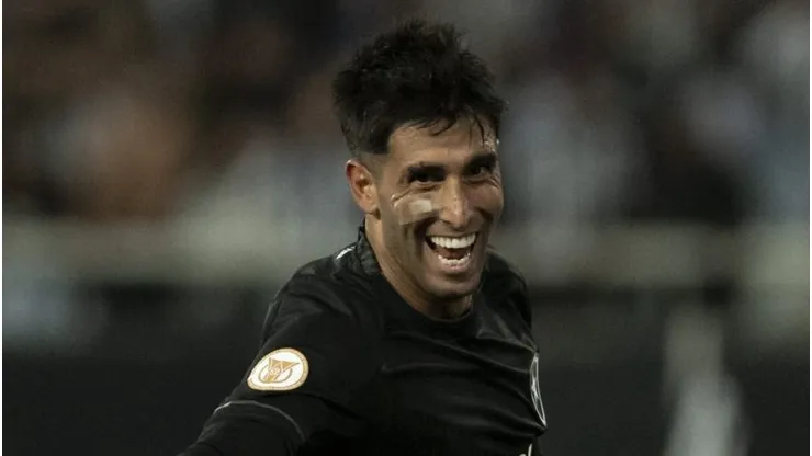 RJ - RIO DE JANEIRO - 15/07/2023 - BRASILEIRO A 2023, BOTAFOGO X BRAGANTINO - Di Placido jogador do Botafogo comemora seu gol durante partida contra o Bragantino no estadio Engenhao pelo campeonato Brasileiro A 2023. Foto: Jorge Rodrigues/AGIF