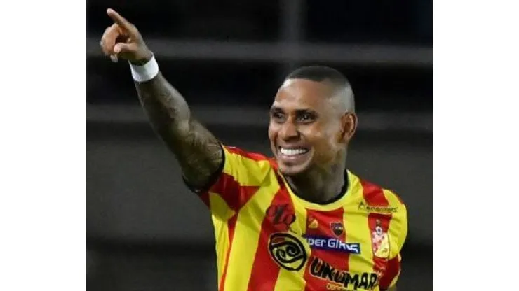Foto: Divulgação Getty Images/Raul Arboleda. Arley em ação pelo Deportivo Pereira
