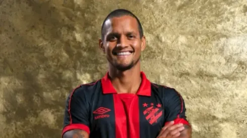 Foto: Rafael Bandeira/ Sport Club do Recife - O lateral venezuelano Roberto Rosales, recém chegado no Leão