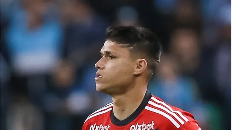 RS - PORTO ALEGRE - 26/07/2023 - COPA DO BRASIL 2023, GREMIO X FLAMENGO - Luiz Araujo jogador do Flamengo durante partida contra o Gremio no estadio Arena do Gremio pelo campeonato Copa do Brasil 2023. Foto: Pedro H. Tesch/AGIF