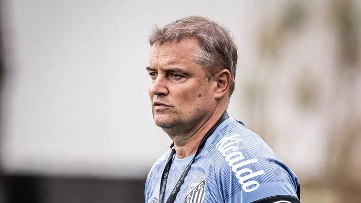 Foto: Raul Baretta/ Santos FC - Aguirre durante treinamento no CT Rei Pelé