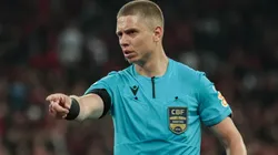 Foto: Robson Mafra/AGIF - Arthur Gomes Rabelo: árbitro foi alvo de muitas críticas do Athletico