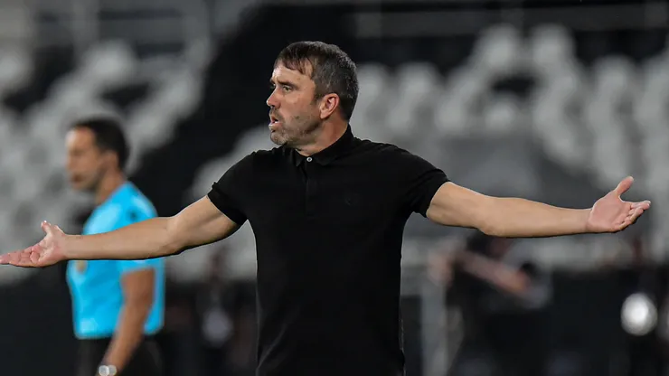 Foto: Thiago Ribeiro/AGIF - Coudet: técnico ainda não pode contar com jogador no Inter