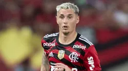 MT - CUIABA - 06/08/2023 - BRASILEIRO A 2023, CUIABA X FLAMENGO - Varela jogador do Flamengo durante partida contra o Cuiaba no estadio Arena Pantanal pelo campeonato Brasileiro A 2023. Foto: Gil Gomes/AGIF
