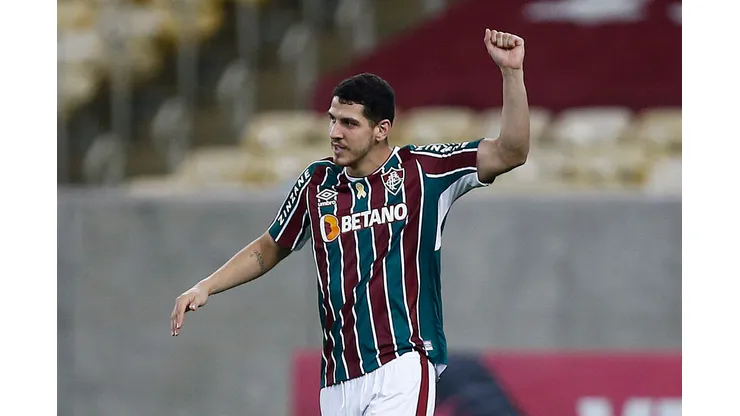 RIO DE JANEIRO, BRAZIL - SEPTEMBER 12: Nino of Fluminense celebrates after scoring the first goal of his team during a match between Fluminense and Sao Paulo as part of Brasileirao 2021 at Maracana Stadium on September 12, 2021 in Rio de Janeiro, Brazil. (Photo by Wagner Meier/Getty Images)