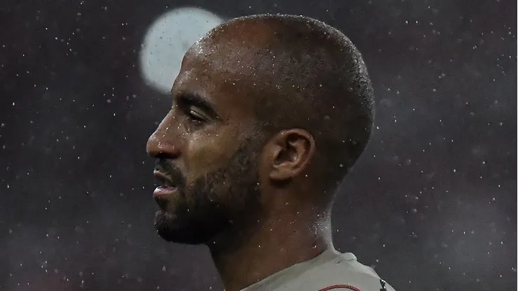RJ - RIO DE JANEIRO - 13/08/2023 - BRASILEIRO A 2023, FLAMENGO X SAO PAULO - Lucas Moura jogador do Sao Paulo durante aquecimento antes da partida contra o Flamengo no estadio Maracana pelo campeonato Brasileiro A 2023. Foto: Thiago Ribeiro/AGIF
