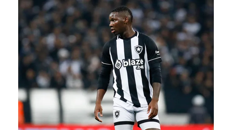 SAO PAULO, BRAZIL - JULY 30: Patrick de Paula of Botafogo looks on during the match between Corinthians and Botafogo as part of Brasileirao Series A 2022 at Neo Quimica Arena on July 30, 2022 in Sao Paulo, Brazil. (Photo by Ricardo Moreira/Getty Images)