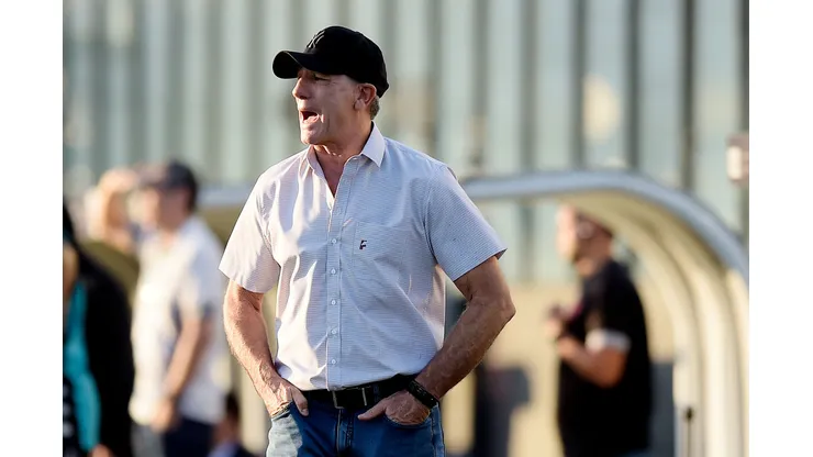 RIO DE JANEIRO, BRAZIL - AUGUST 6: Head coach of Gremio Renato Portaluppi enters the field before the match between Vasco and Gremio as part of Brasileirao Series A 2023 at Sao Januario Stadium on August 6, 2023 in Rio de Janeiro, Brazil. (Photo by Alexandre Loureiro/Getty Images)