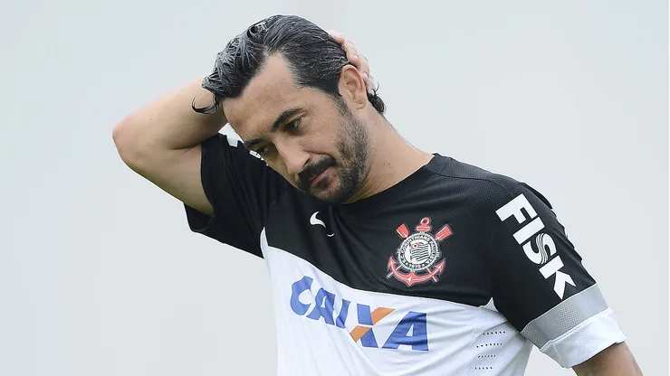 Foto: Mauro Horita/AGIF - Douglas. Treino do Corinthians no CT Joaquim Grava. 20 de Junho de 2013, Sao Paulo, Sao Paulo, Brasil.